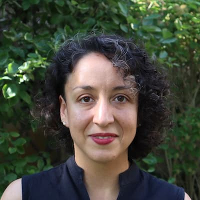 faculty member Elif Soezer